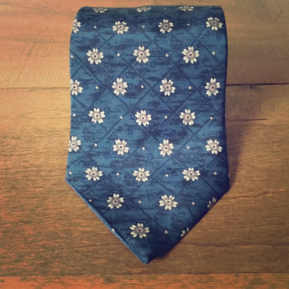 Geoffrey Beene Silk Wide Tie